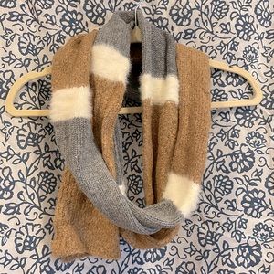 Universal Thread scarf